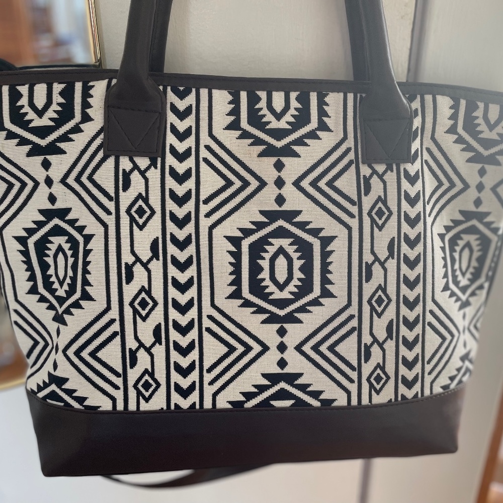Odyssey Tote bag from Trades of Hope - pre-loved - Picture 3 of 10